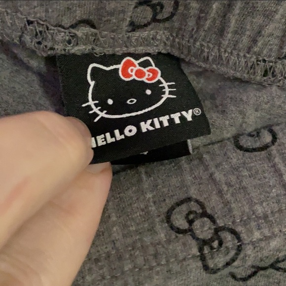Hello Kitty Capri Leggings - Picture 2 of 3